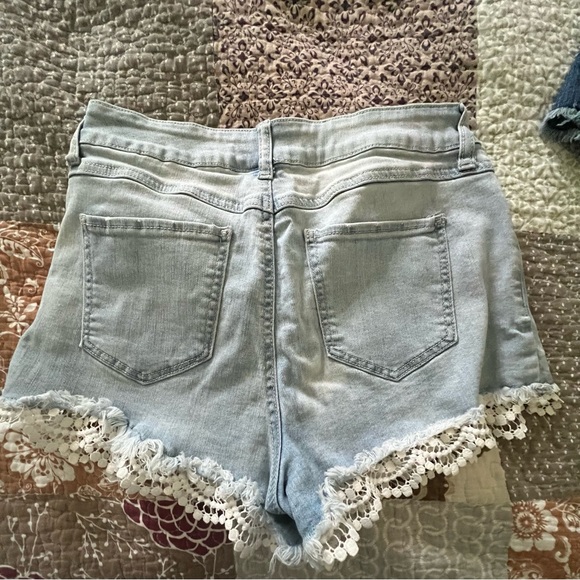 Re brand blue Jean shorts with lace. Size 7 girls. - Picture 2 of 5